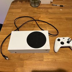 Xbox Series S + 1TB Seagate Storage Expansion Card