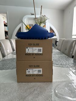 Adidas Yeezy Slide ‘Azure’ Size 7
