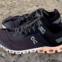 WOMENS ON CLOUD RUNNING SHOES