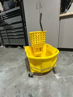 Heavy duty commercial mop bucket