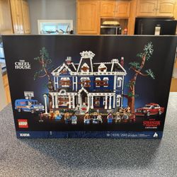 LEGO Stranger Things Creel House 11370 – Rare Collectible Set! ( BRAND NEW)
