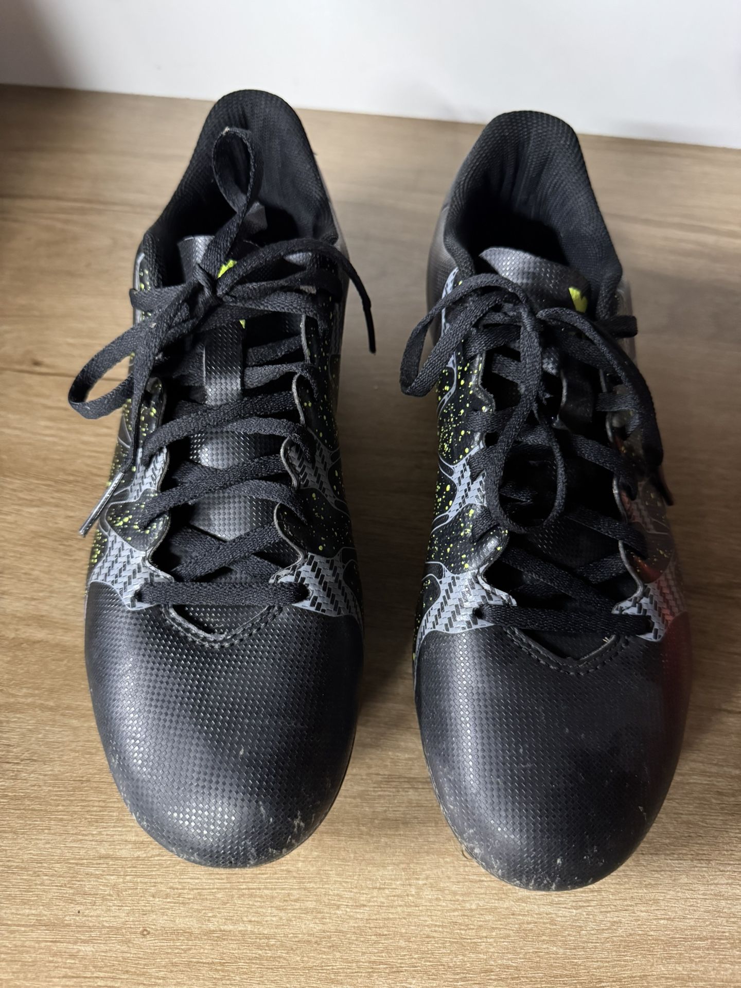 adidas Size 8.5 Soccer Cleats