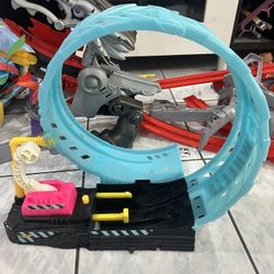 Hot Wheels Monster Truck Glow In The Dark Epic Loop Challenge Playset Used