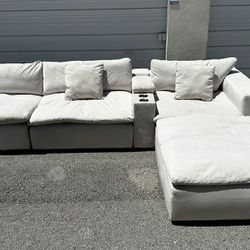 POSH PORCELAIN MODULAR CLOUD SECTIONAL W OTTOMAN & CUPHOLDER by JACKSON FURNITURE - delivery is negotiable