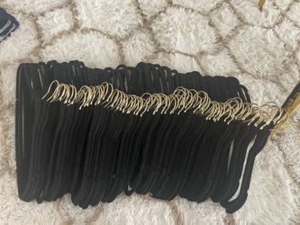 76 black velvet hangers