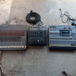 vendo 3  mescladoras  225 cada una 1 es amplificada