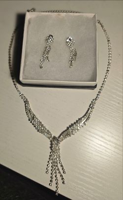 $35 🎀 Costume Jewelry.