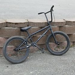 ELITE BMX Bike. Probably Made For A Youth. Adults Could Ride As Well. Brakes Are Good, Free Wheel And All 4 Jumbo Pegs