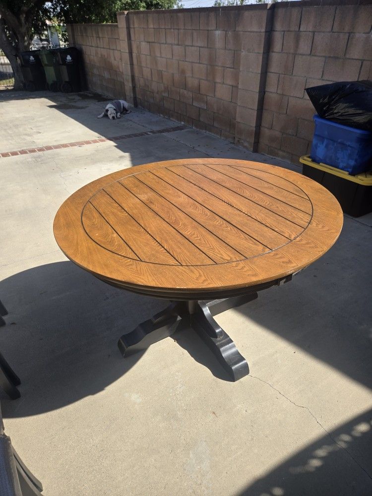 Dining table with 4 Chairs with covers