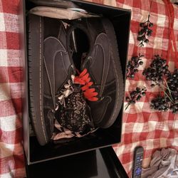 Travis Scott Low Phantom 