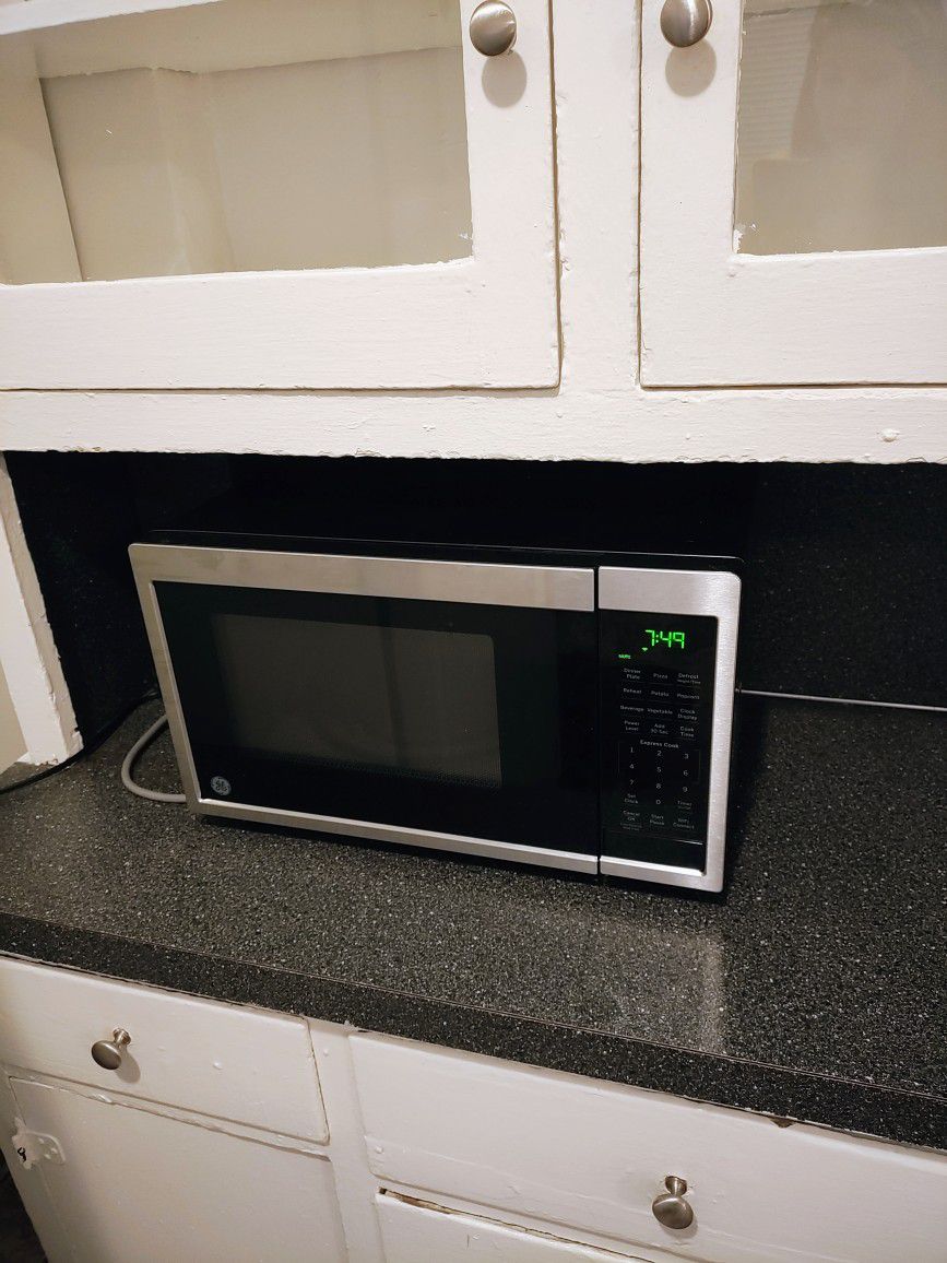 $50 OBO GE Smart Microwave Oven Scan To Cook