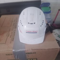 Hard Hat With Milwaukee Strap 