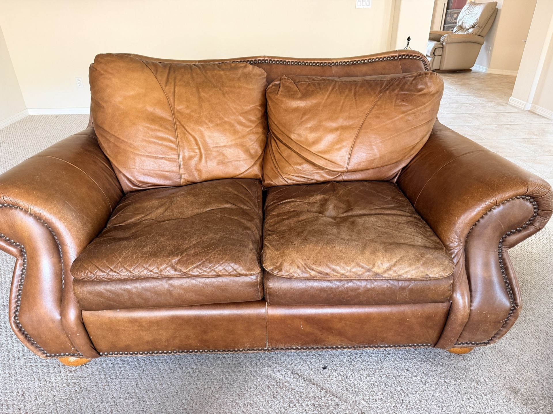 Couches Sectionals FIVE UNDER $100