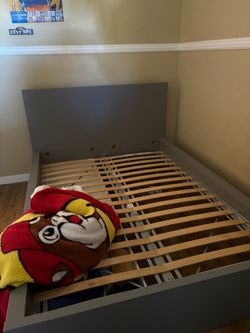 Free bed frame pick up before 10/31