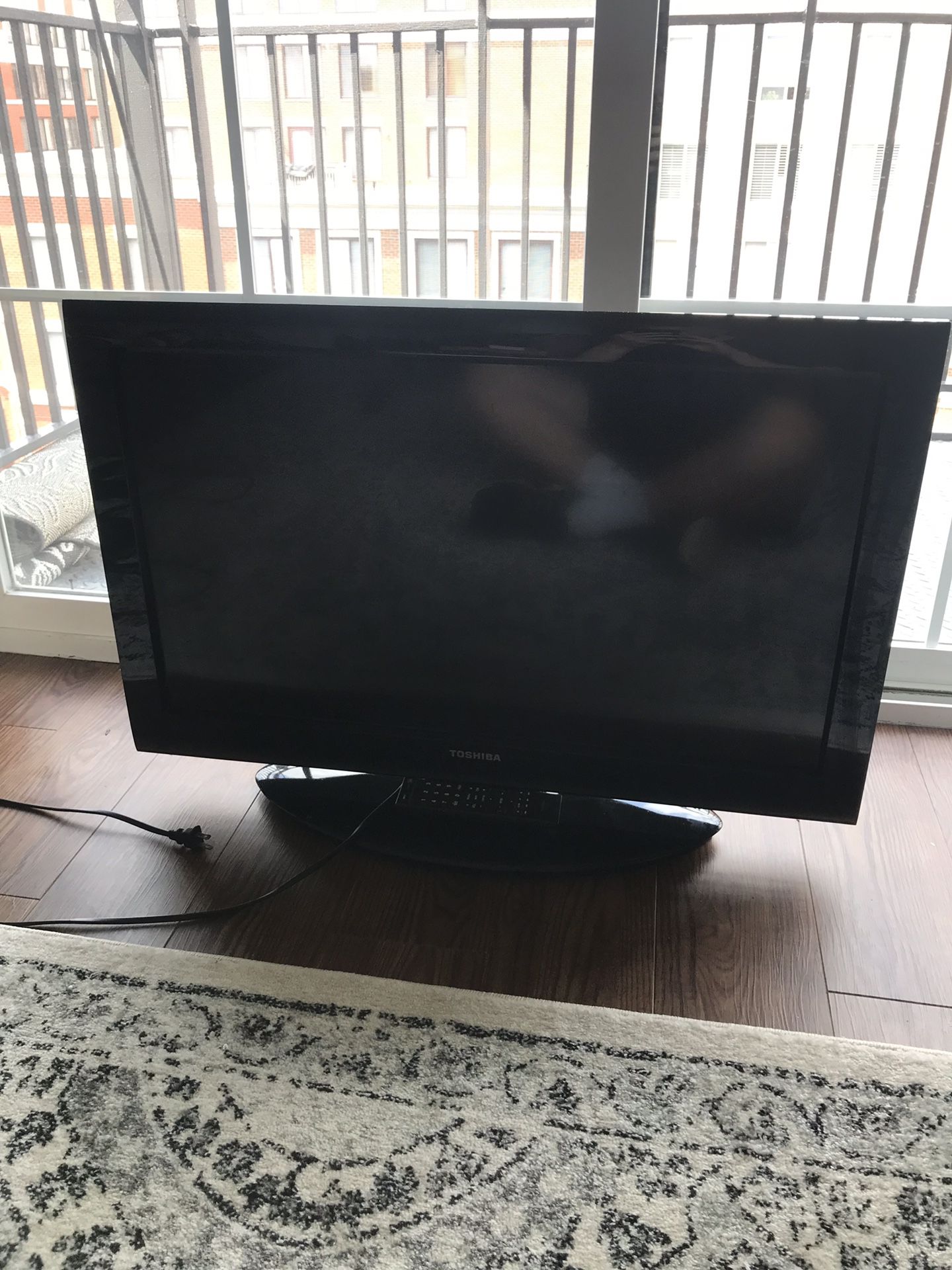 Toshiba 32” 720p LCD TV