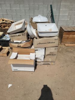 Pallet of bathroom sinks