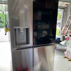 LG Refrigerator LRSOS2706S Freezer 