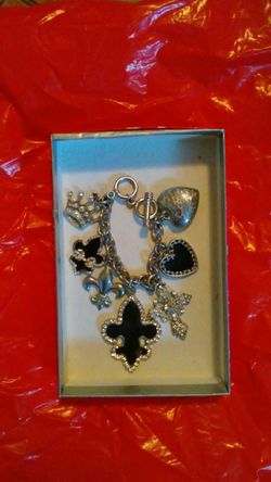 BEAUTIFUL SILVER BRACELET.