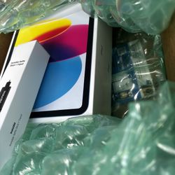 AIRPOD MAX,IPAD 11256GB,INSTA360 SELFIE STICK
