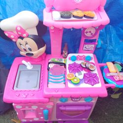 Minnie Mous Sushi Kitchen