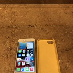 iPhone 7 Silver 32GB, Unlocked! Yellow Case! And Original Box!