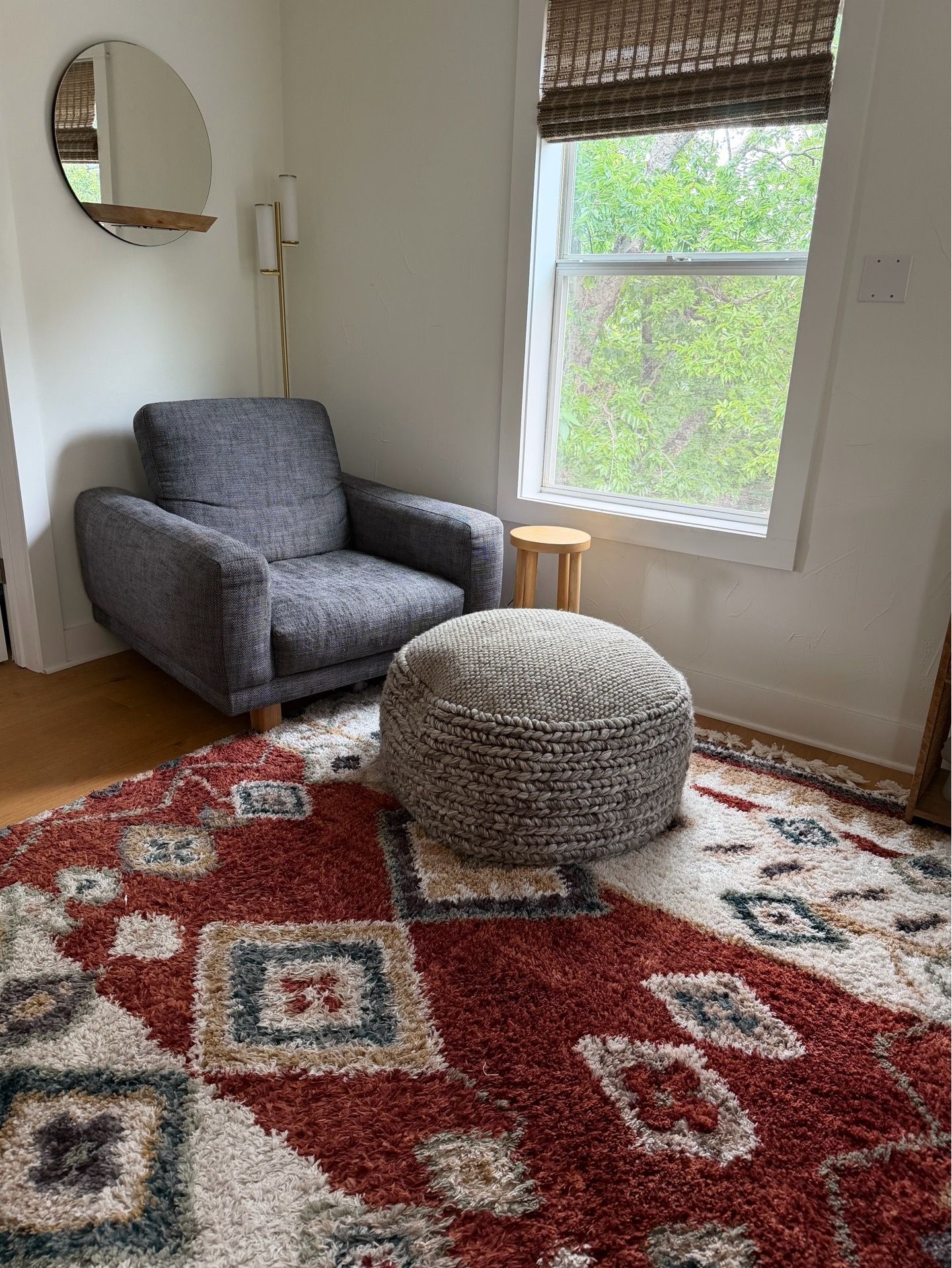 Cozy corner chair - like new