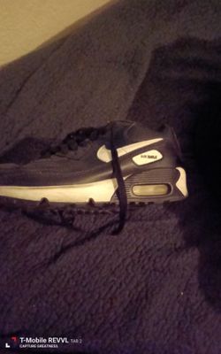Black and white air max jr shoes