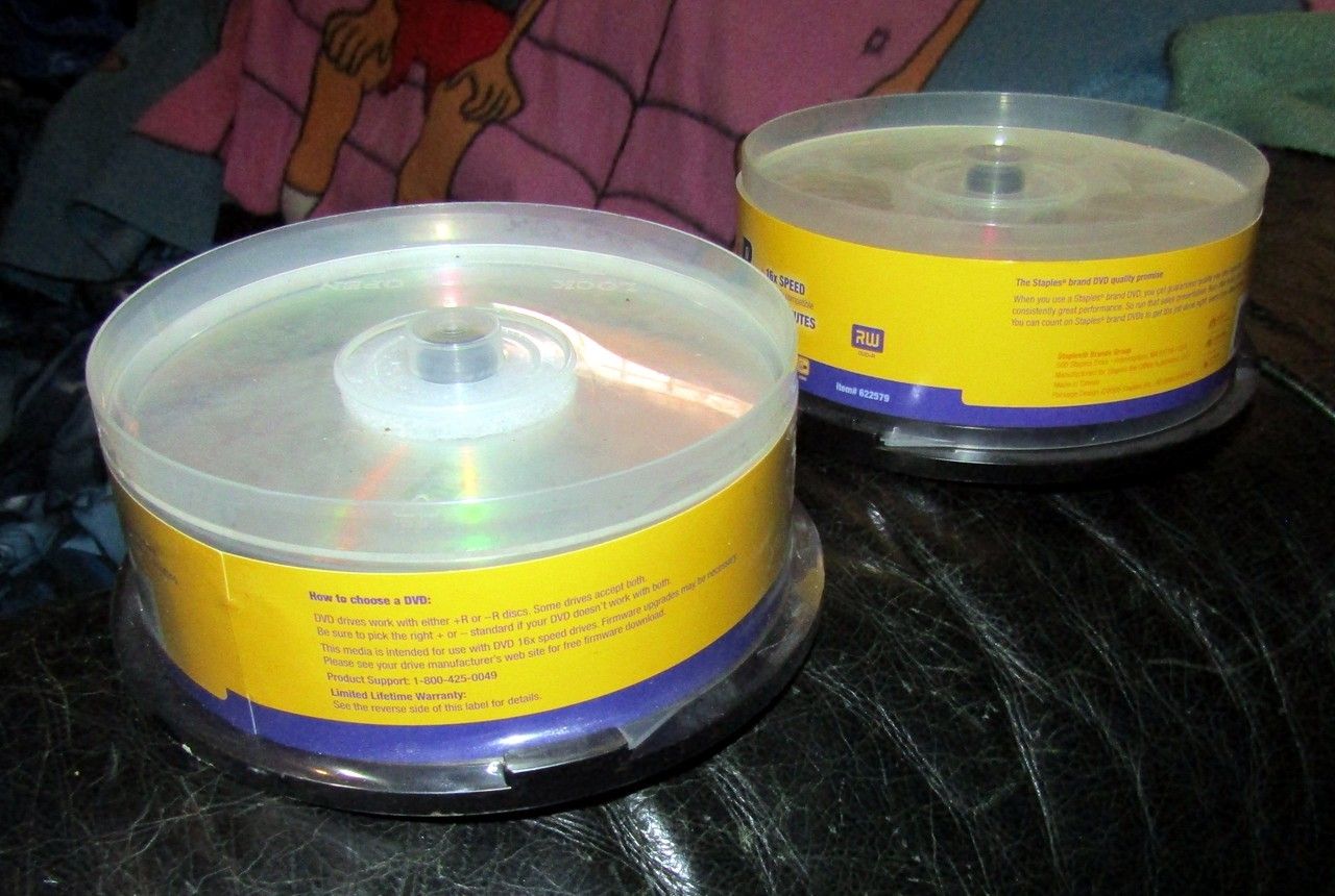 25 Staples DVD+R Recordable Discs 4.7 GB NEW for Sale in Miami, FL