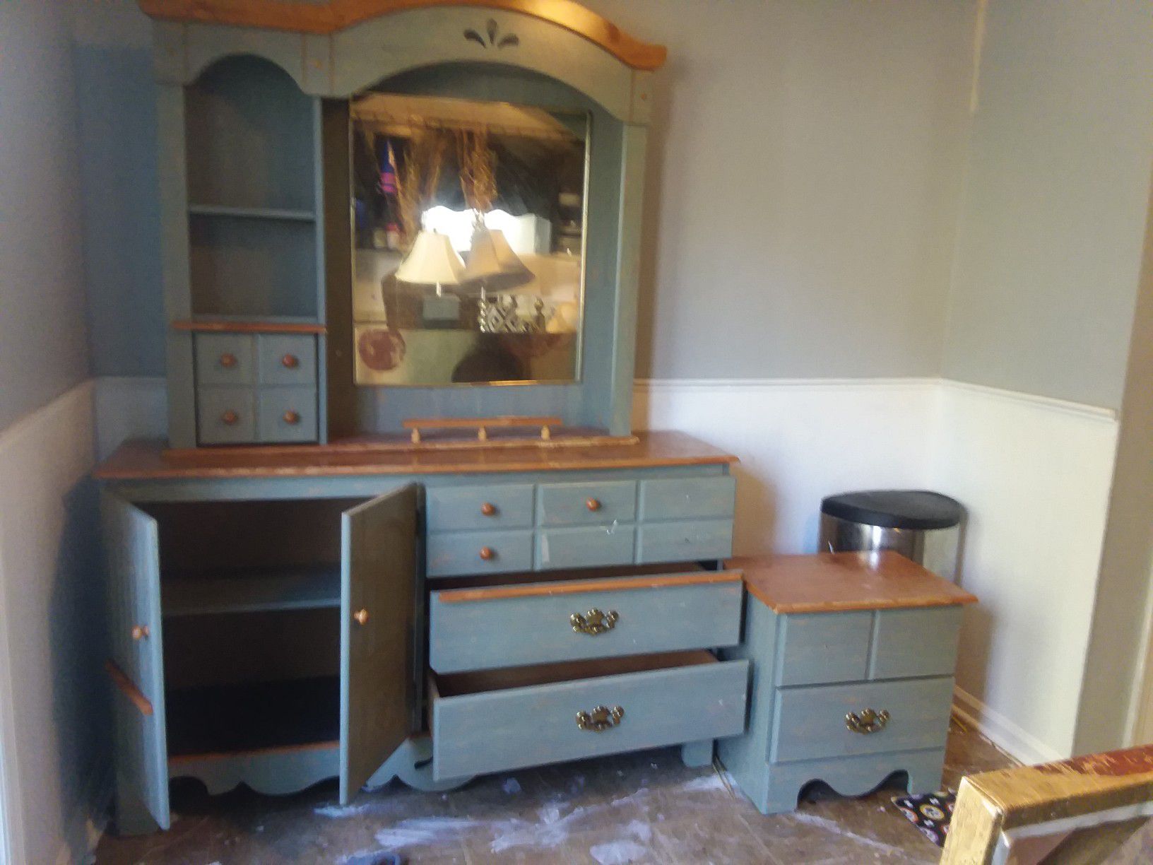 Dresser/Kitchen buffet with top. Plus end table