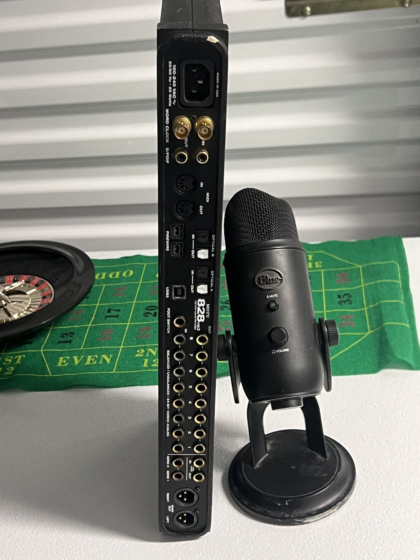 MOTU 828 MK3 HYBRID WITH FREE Blue Yeti