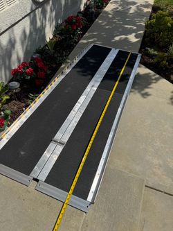 Long RAMP 7 ft length by 29 inch wide. Supports 800 lbs, middle stand legs.