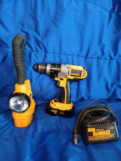 Dewalt 2pc set with 2 batteries and charger