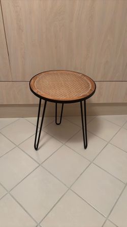Round Rattan top table