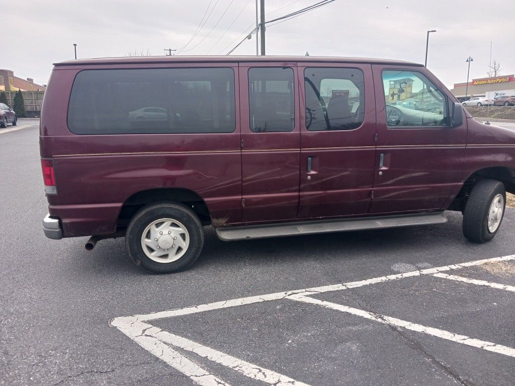 2004 Ford E-350