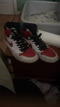 Nike Jordan 1’s in white/red