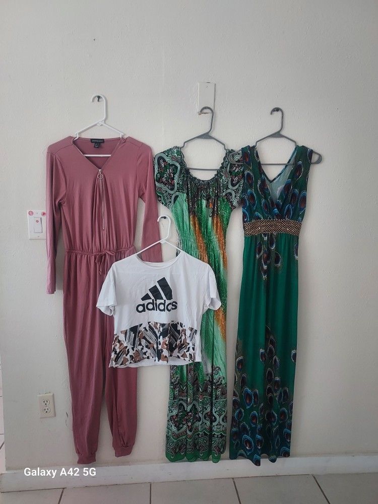 4 pieces Size S /M/dressed size XL
