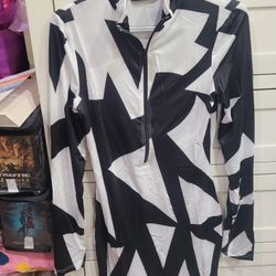 New. Black/White Long-sleeved Dress.