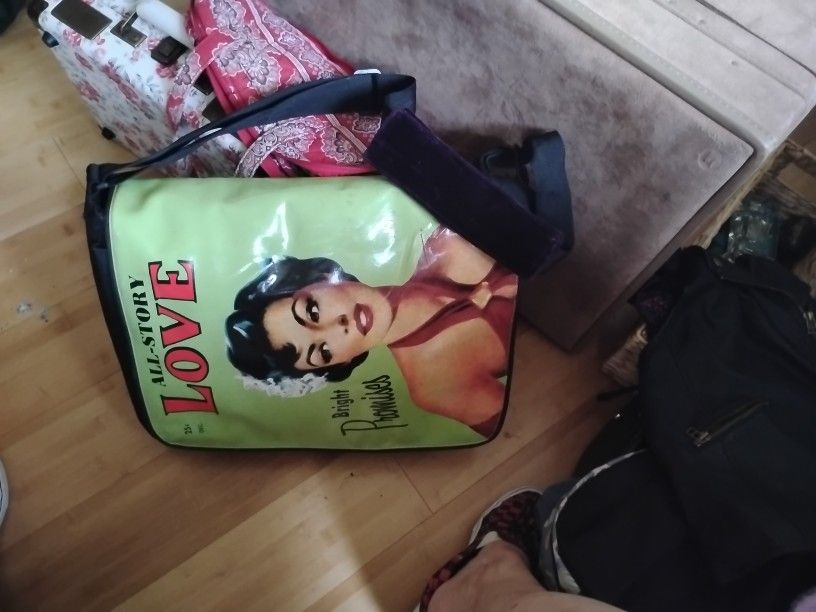 15.4" Maddie Powers Pulp Fiction Messenger Bag
