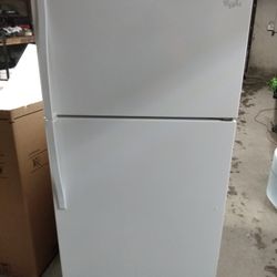 Nice Whirlpool Refrigerator Works Great Clean Inside And Out Still Like New