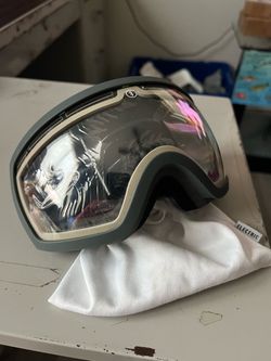 Snowboarding goggles