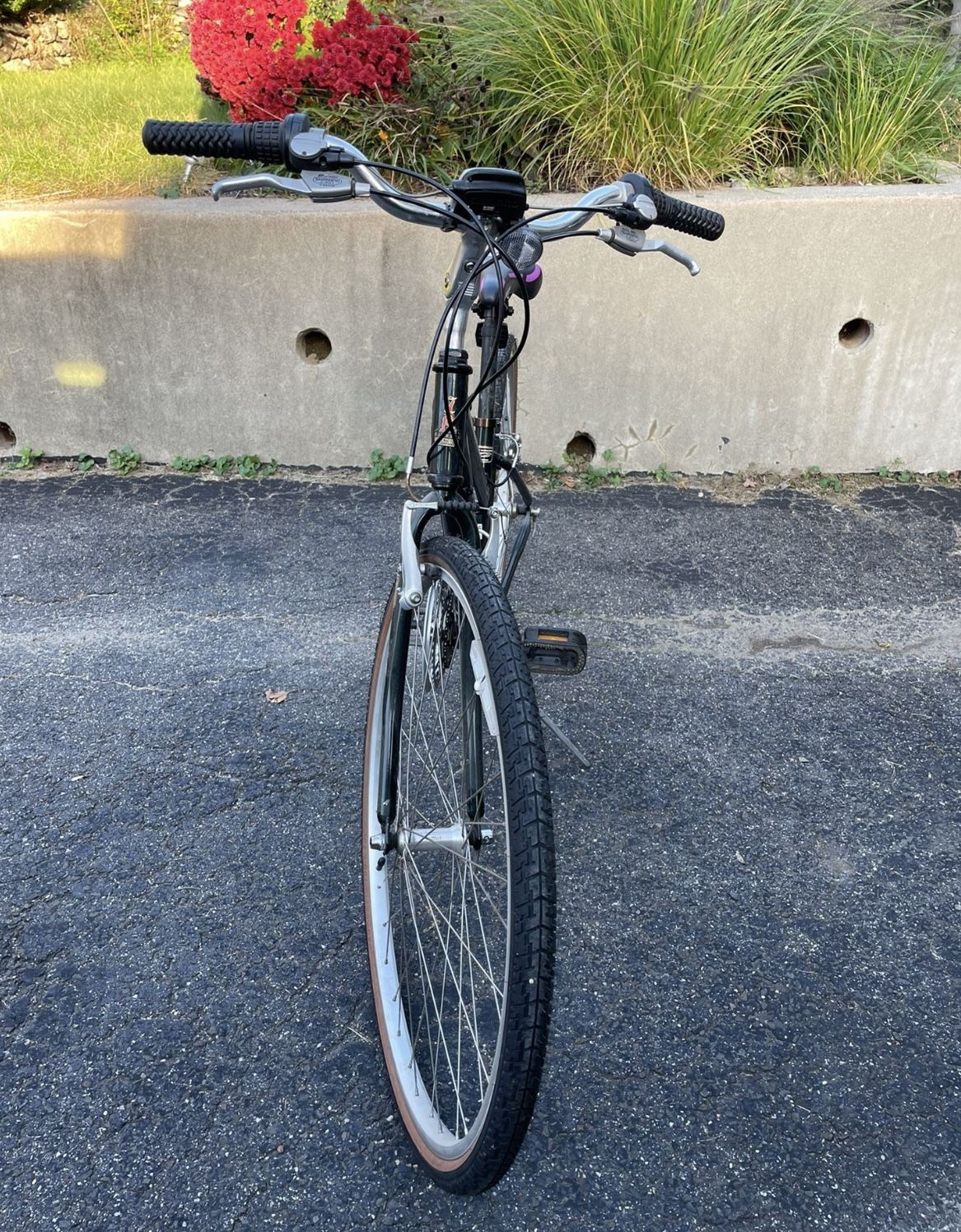 Raleigh C40 Hybrid Mountain Bike Womens 16” Frame 24 Speed for Sale in Danbury, CT OfferUp