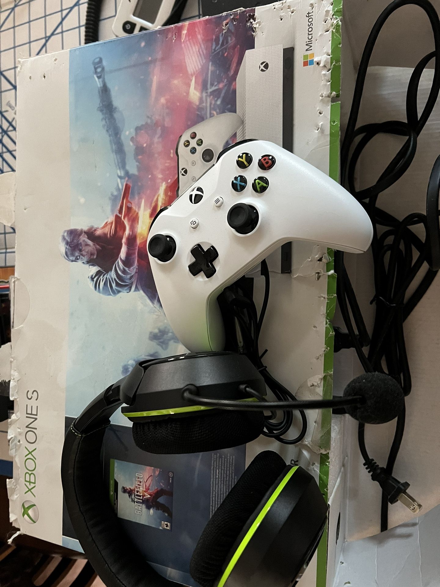 Like NEW used For Maybe 5 Hours Max Xbox One S Battlefield V Version With Controller and Turtle Beach Headset Like New