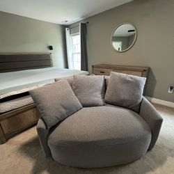 Loveseat (Rotating)