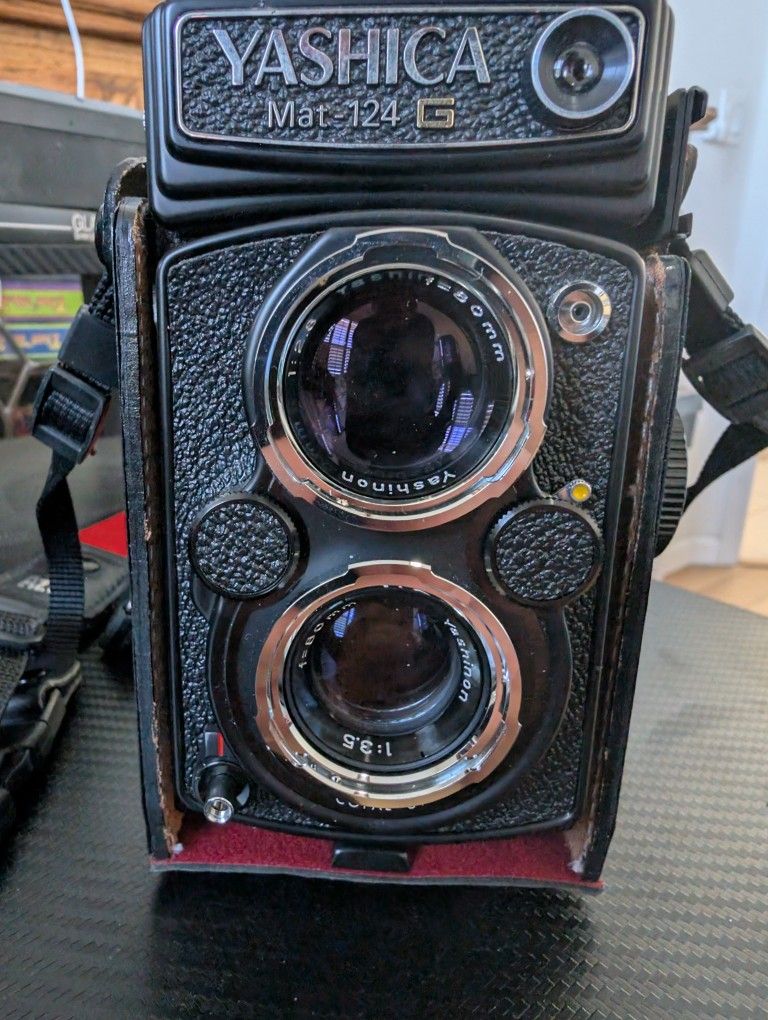 Yashica mat 124g