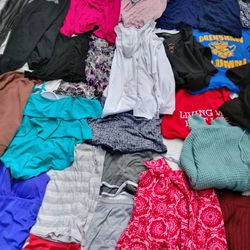 Clothes For Woman Size Large /Large 40 Pieces Somr New Items With Tags Good Condition Asking $70 Obo For All South La 90043 Lots Of Cute Pieces 