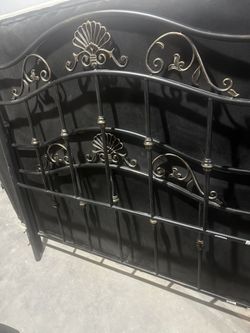 Complete Full Size Bed