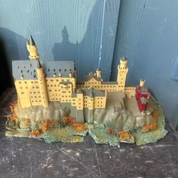 Castle Diorama Plastic Model HO Scale Railroad Scenery 16x10x8