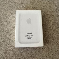 Brand new Apple Battery pack ( magsafe)