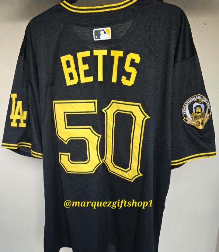 Men's Mookie Betts Dodgers Jersey (XL)