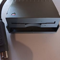 Vintage Macintosh HDI-20 External 
1.4MB Floppy Disk Drive

